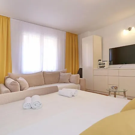& Neva Apartman