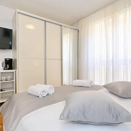 Apartman & Neva