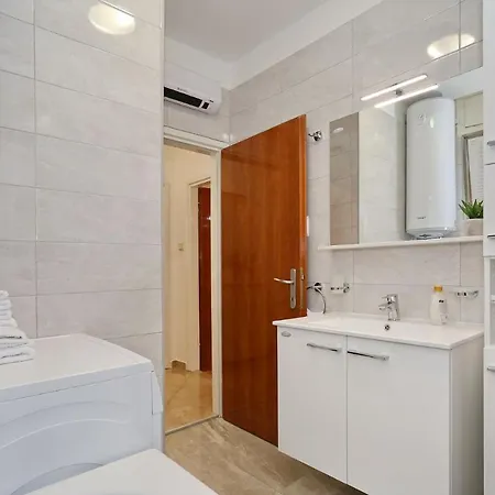 & Neva Apartman Zadar